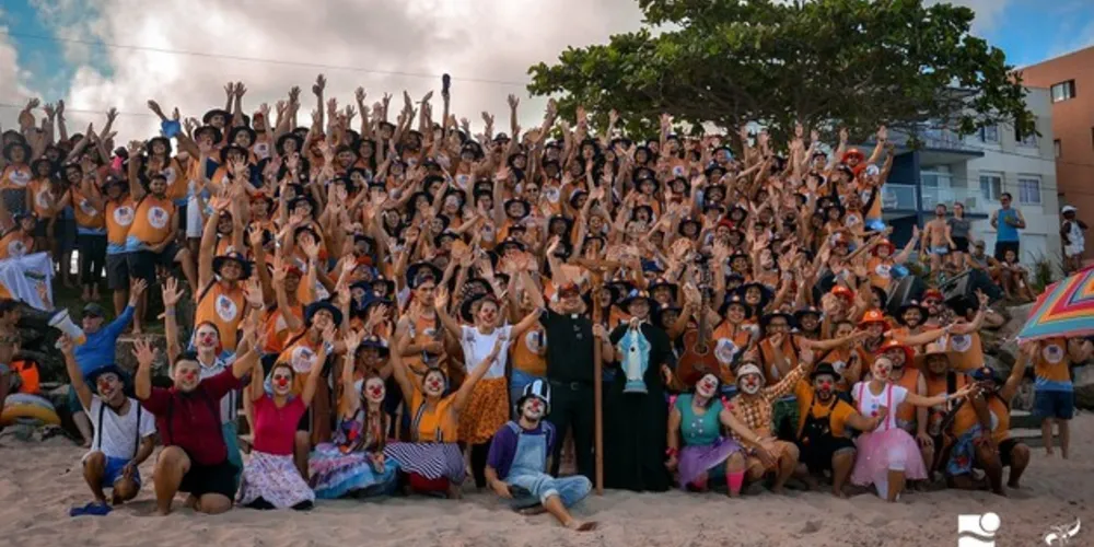 Jovens promoveram a evangelização nas praias do Paraná.