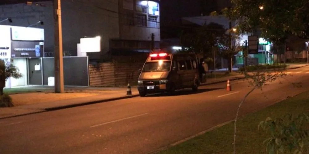 Bolsa deixada em frente a agência da Caixa mobiliza Esquadrão Antibombas