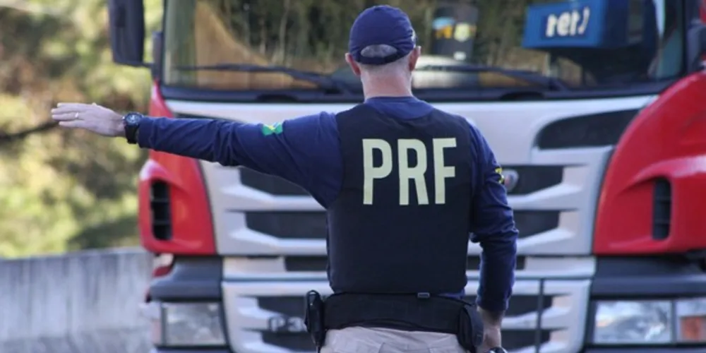 Abordagem realizada pela PRF acabou com a prisão de foragido da Justiça