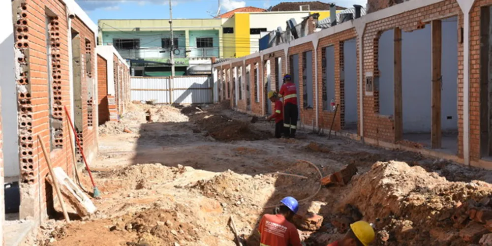 Serão 18 salas, sendo a área térrea destinada ao desenvolvimento das atividades comerciais ou institucionais do ocupante e piso superior para depósito