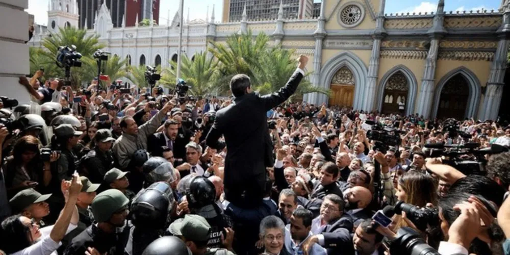 Guaidó foi reeleito para o cargo de presidente da Assembleia Nacional (AN) venezuelana pelos votos de 100 deputados de oposição, no último domingo (5)
