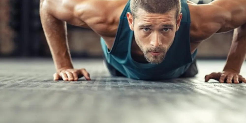O Dr. Leone Gonçalves, nutricionista e preparador físico, revela quais são os sete passos iniciais para alcançar seus objetivos fitness em 2020.