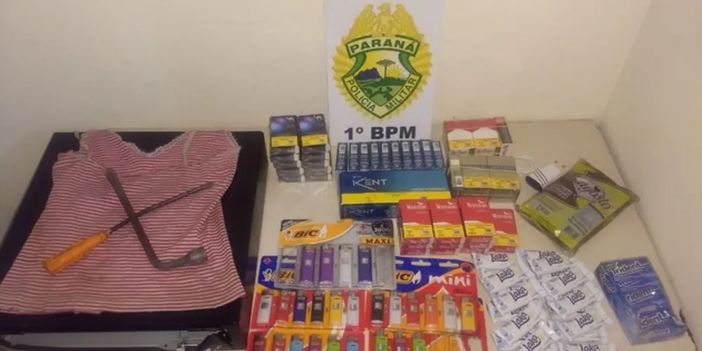 Rapaz foi flagrado com vários produtos furtados de comércio e acabou preso pela PM