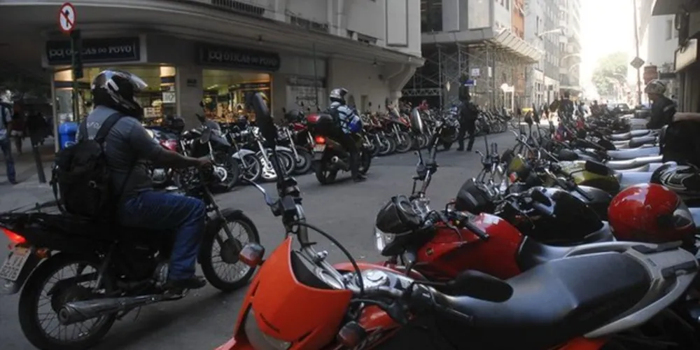 O preço do seguro para motocicletas caiu para R$ 12,25. Para automóveis, passou para R$ 5,21