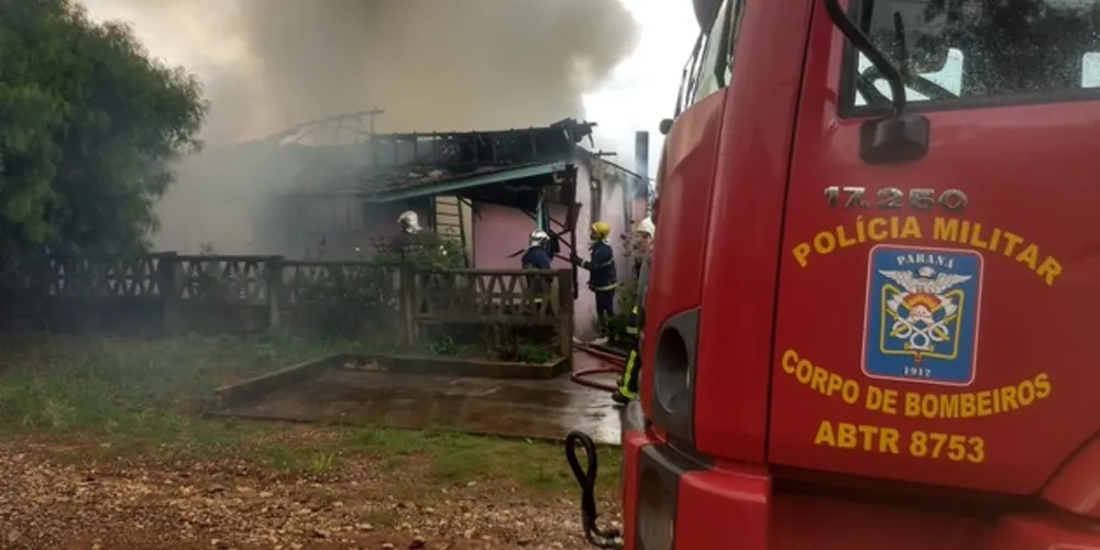 Imagem ilustrativa da imagem Incêndio atinge residência no Santa Paula