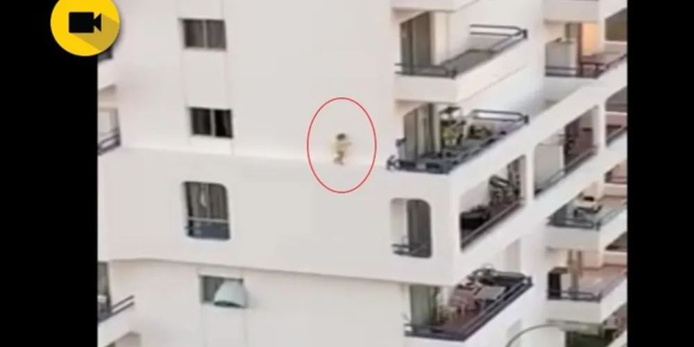 Após ir até a varanda do apartamento, a criança decidiu voltar pelo mesmo caminho