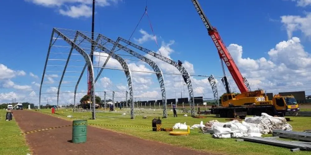 Estandes já começaram a serem montados.