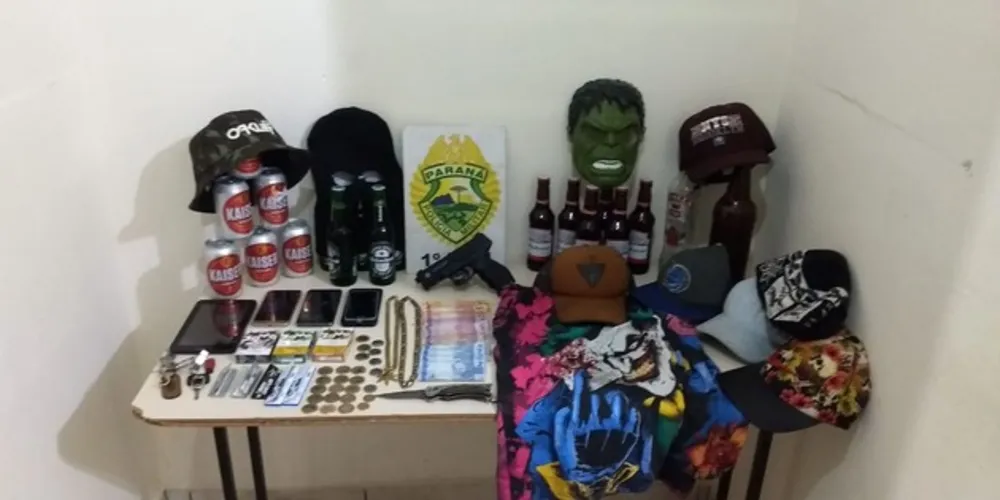 Além dos produtos roubados, PM apreendeu arma de brinquedo e toucas usadas pelo grupo