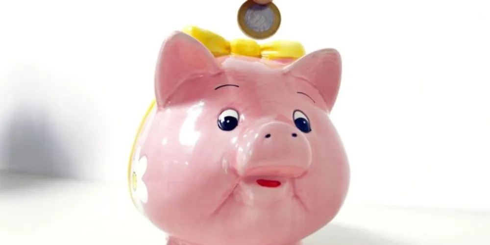 Apesar de ser isenta de tributos e permitir saques imediatos, a poupança rende 70% da taxa Selic, juros básicos da economia hoje em 4,5% ao ano