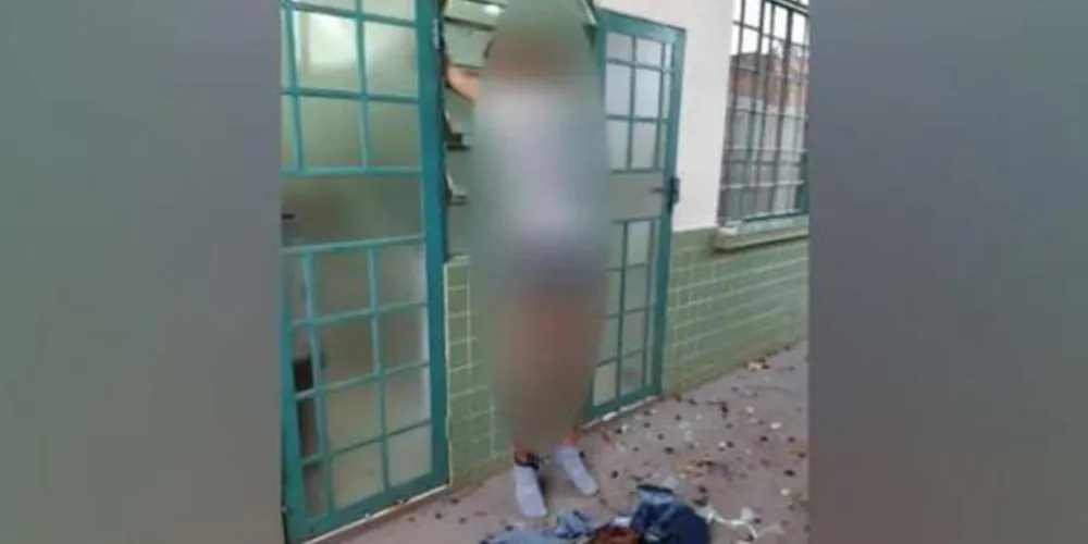 Rapaz foi encontrado já sem vida na manhã desta segunda por servidores da UBS