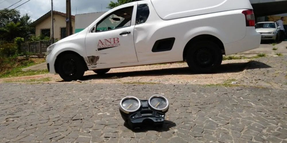 Imagem ilustrativa da imagem Acidente entre carro e moto deixa homem ferido