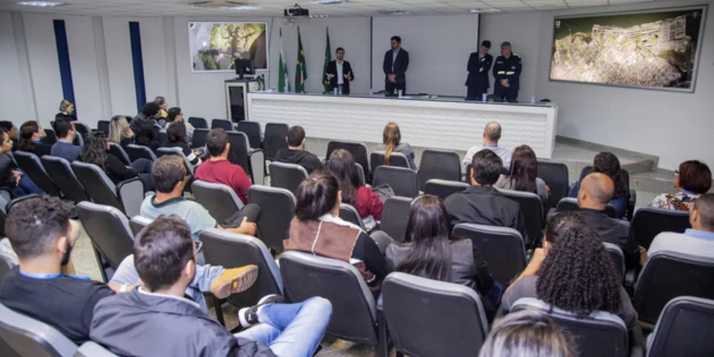 Entre os novos servidores do quadro da empresa pública, 13 novos Agentes Portuários para funções administrativas e três Técnicos para a Operação Aduaneira e Logística