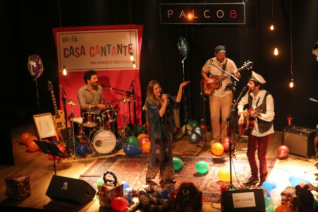 Músicas foram gravadas pelo projeto Palco B e suas letras sugerem o fortalecimento de laços afetivos com a família e amigos