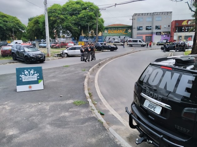  O caso aconteceu no início da tarde desta terça-feira (12) no bairro Pinheirinho, em Curitiba, na alça de acesso à Linha Verde.