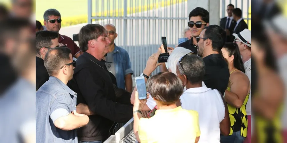 "A barra é pesada. Apesar de ser pouco o aumento, R$ 4 ou R$ 5, mas tem que recompor”, disse o presidente ao deixar o Palácio da Alvorada na manhã desta terça-feira