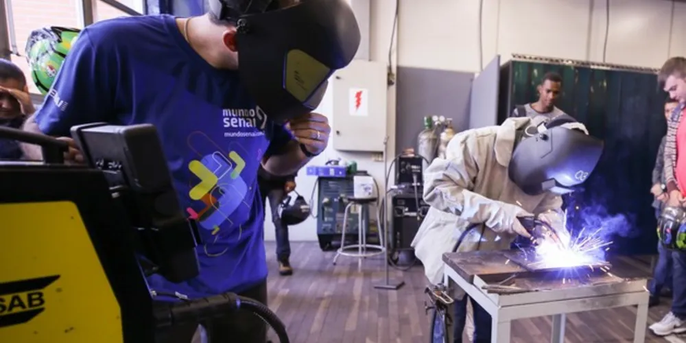 Em Ponta Grossa, as matrículas estão abertas para cursos técnicos presenciais em áreas como eletromecânica, logística e manutenção automotiva.