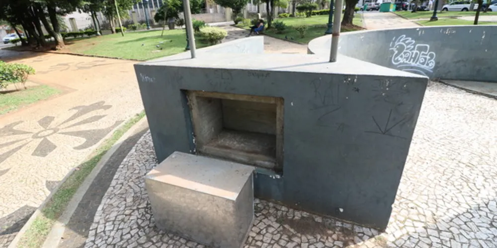 Imagem ilustrativa da imagem Ladrões abandonam urna com dados históricos de PG