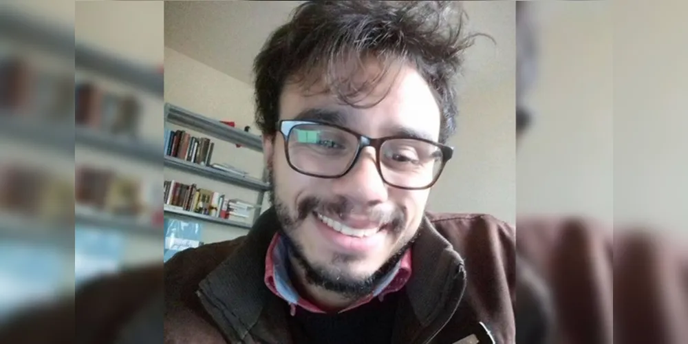 Juliano Lima Schualtz, é estudante de História pela Universidade Estadual de Ponta Grossa (UEPG) e militante do Coletivo Negro Ilê Aiyê, na mesma universidade