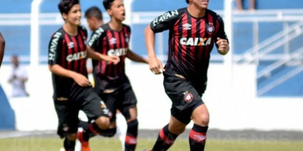 O Athletico Paranaense venceu o Taboão da Serra-SP por 2 a 1, no último lance da partida