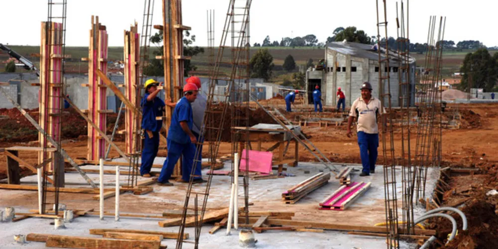 Imagem ilustrativa da imagem Construção civil aquece com quedas na taxa de juros