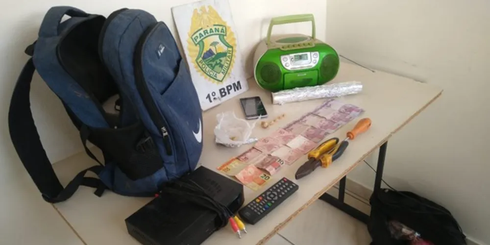Dupla foi encontrada minutos após o crime e confessou o furto