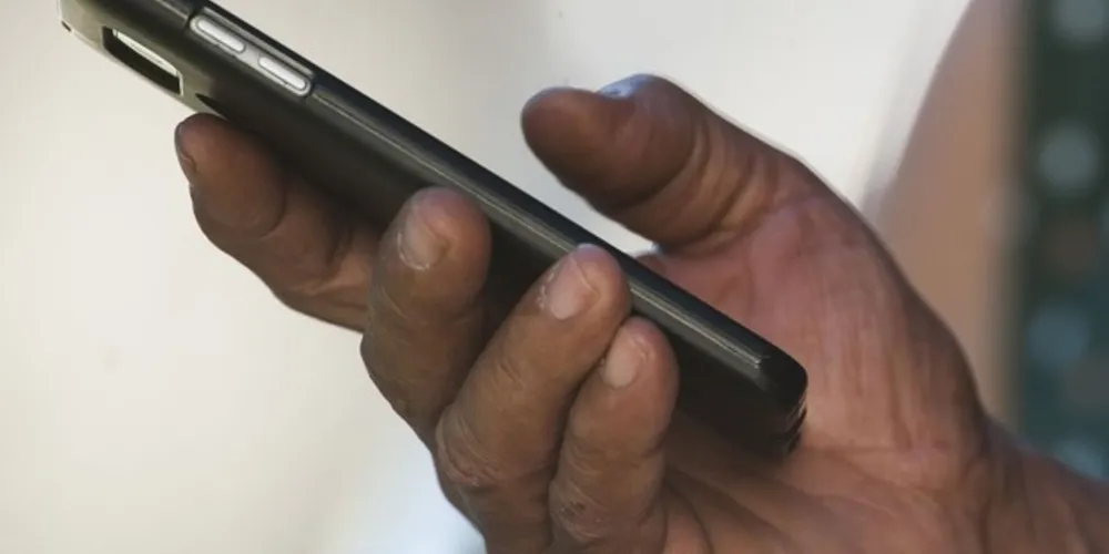 No recorte por idade, a chamada geração Z (nascida entre 1997 e 2012) passou 3 horas e 46 minutos por app por mês 