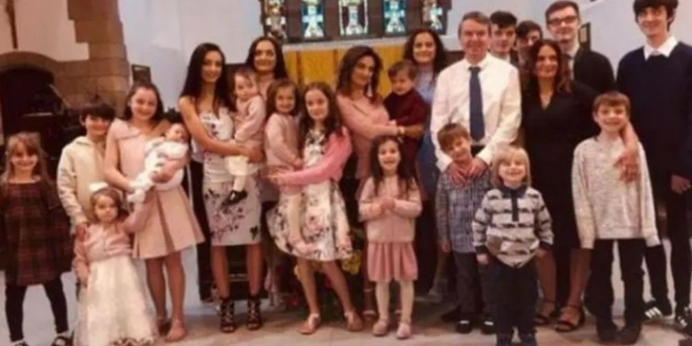 A família vive em um apartamento com dez quartos em Lancashire, no Reino Unido
