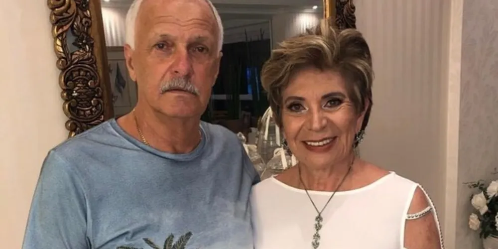 BODAS – Na próxima segunda-feira (20), o casal Lourival Schmidt e sua esposa Elizabeth Schmidt, celebra seus 47 anos de união. Essa feliz união regada a muito amor e cumplicidade, serve de inspiração para todos, ao construírem uma linda história familiar. Da coluna RC os votos de saúde e alegrias ao casal. 