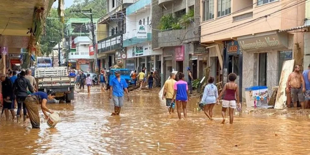 As fortes chuvas que atingem o sul do Espírito Santo desde ontem (17) deixaram cinco mortos no estado