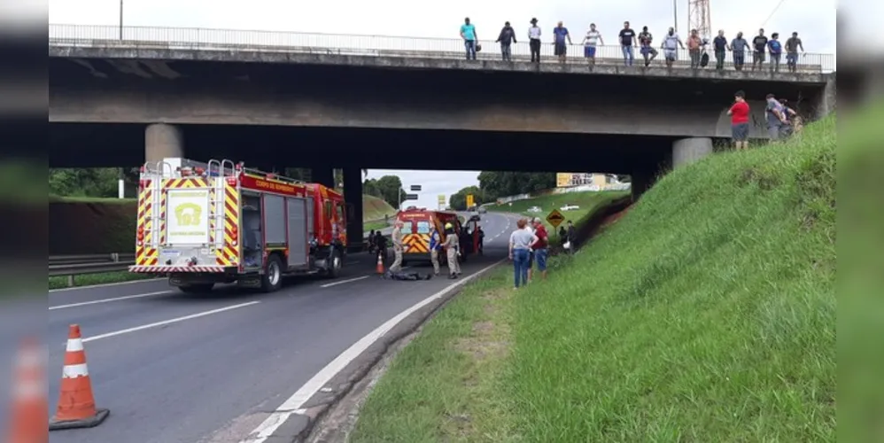 Imagem ilustrativa da imagem Homem morre após cair de viaduto em Ponta Grossa