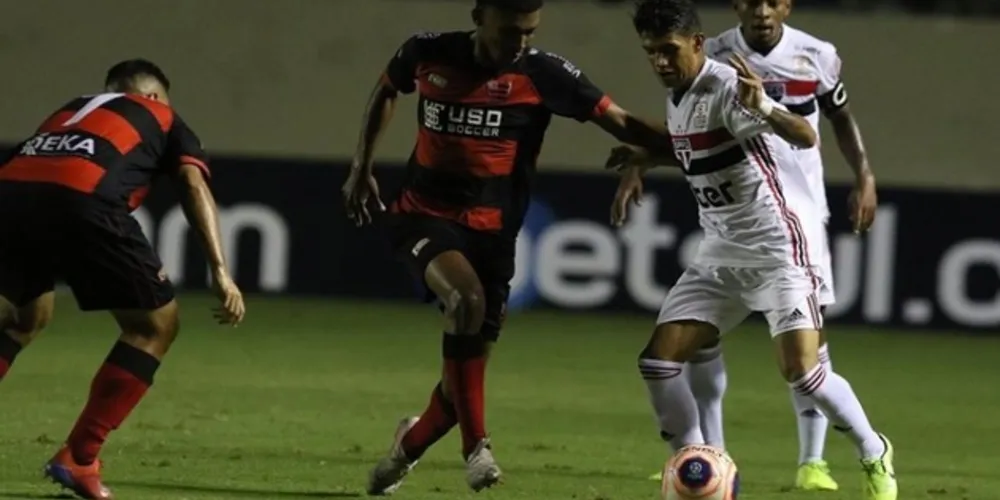 Imagem ilustrativa da imagem São Paulo perde para o Oeste e é eliminado da 'Copinha'