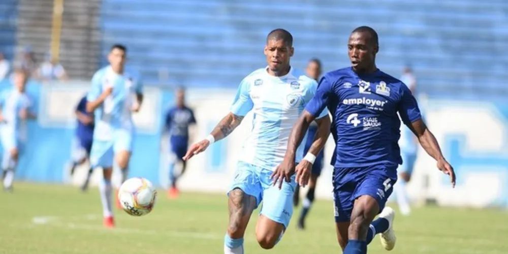 Tubarão estreou com vitória no Paranaense jogando em casa