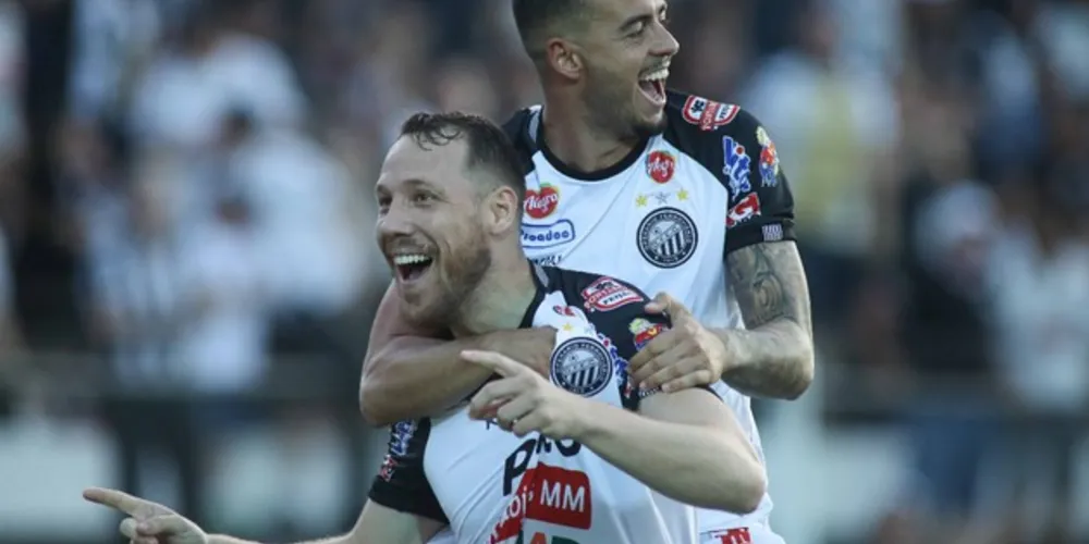 Camisa 9 marcou o gol da vitória do Fantasma na estreia do Paranaense 2020