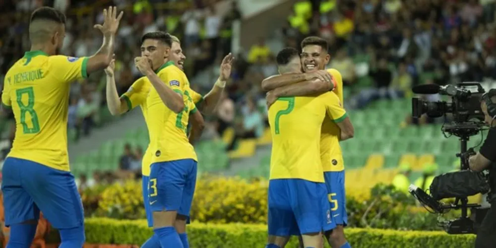 No Estádio Centenário de Armênia, na Colômbia, Paulinho marcou o único gol do jogo