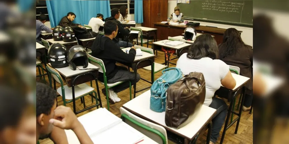 Agora, os estudantes poderão concluir tanto a etapa do Ensino Fundamental quanto a do Ensino Médio em dois anos
