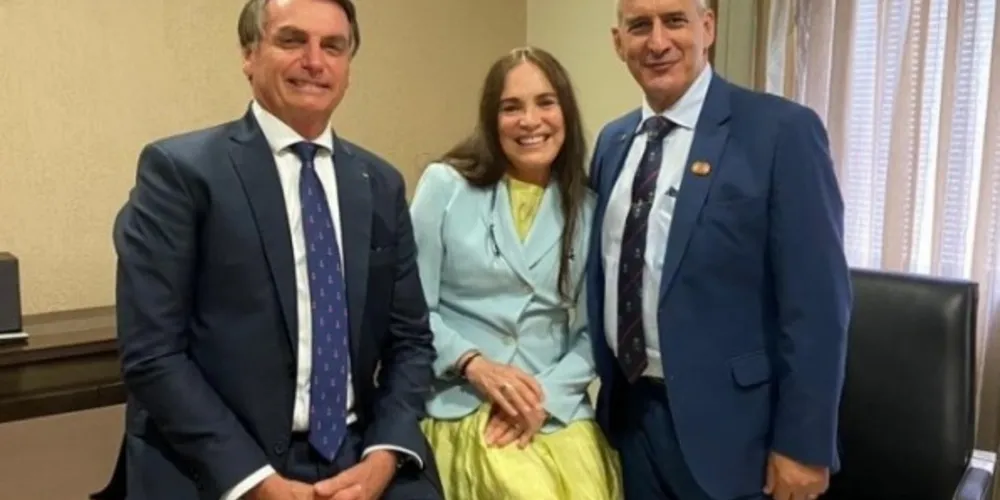 A atriz e o presidente Jair Bolsonaro se reuniram nesta segunda-feira (20).
