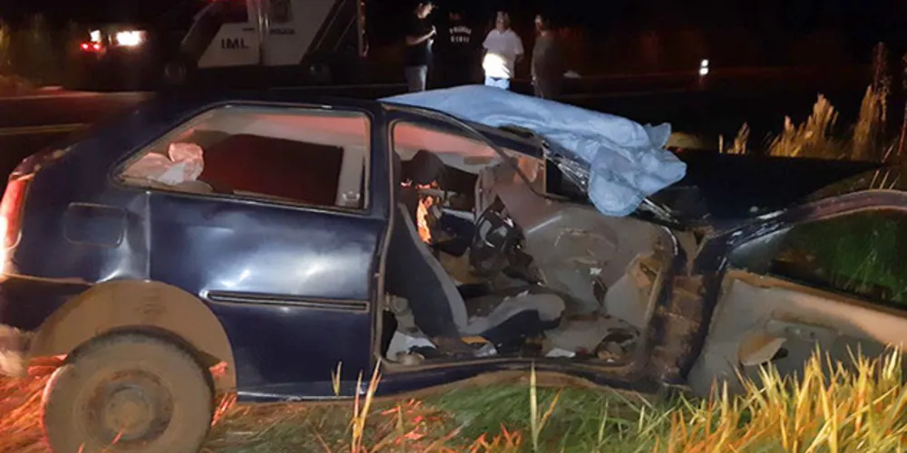 Motorista morreu na hora e passageira foi levada ao hospital com lesões graves