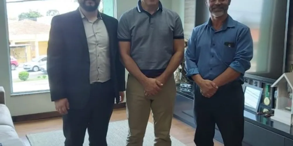 Álvaro Góes, recebeu nesta terça-feira (21) a visita do presidente do partido Avante em Ponta Grossa, Romualdo Camargo, e de Gustavo Martinkoski;