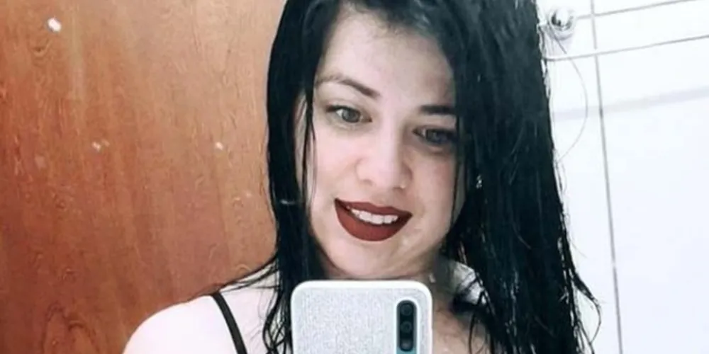 Corpo da vítima foi encontrado pela filha de 8 anos no banheiro de casa