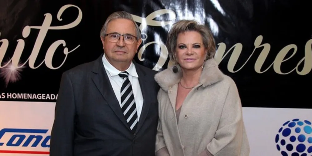 NOVO CICLO -  O presidente da Associação Comercial, Industrial e Empresarial de Ponta Grossa, Douglas Taques Fonseca reservou o último sábado (18), para receber as felicitações pela passagem de seu aniversário. No registro, Douglas e sua esposa Catarina Fonseca. Da coluna RC os votos de realizações.