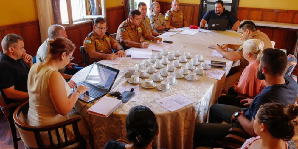 Comissão de eventos promoveu encontro com as Polícias Militar, Rodoviária e Civil, Corpo de Bombeiros e Conselho Tutelar