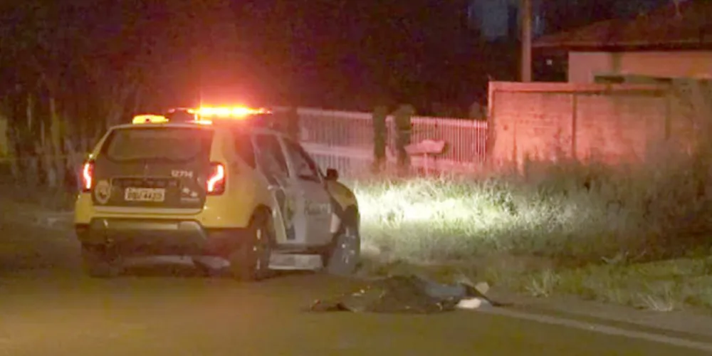 Vítima foi atingida por várias facadas e encontrada na Avenida Tocantins, no Cará-Cará