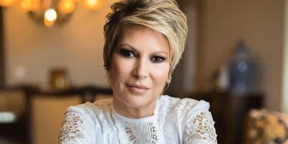 BRINDE A VIDA - Silvana Boratto será muito cumprimentada pela passagem de seu aniversário hoje (24). Empresária, esposa, mãe e avó dedicada, Silvana que assina com sua grife de gastronomia grandes eventos em nossa cidade e região, mesmo com os afazeres do dia a dia, ainda encontra tempo para constante atualização, trazendo novidades e tendências do seu setor para seus amigos e clientes, com uma comida de encher os olhos e encantar o paladar de todos. Da coluna RC os votos de saúde e alegrias. 