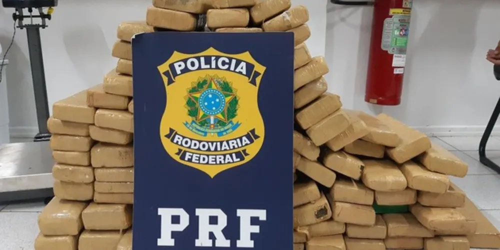 Droga estava no porta-malas de um dos carros abordados pela PRF
