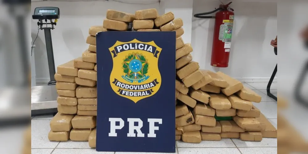 Droga estava no porta-malas de um dos carros abordados pela PRF