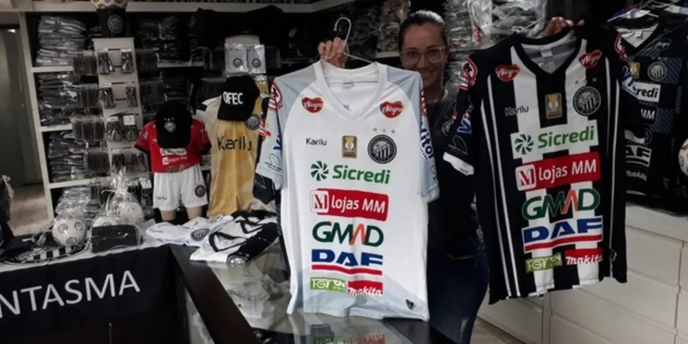 Camisas e calções estão em promoção e o sócio-torcedor por parcelar as compras em 4 vezes sem juros