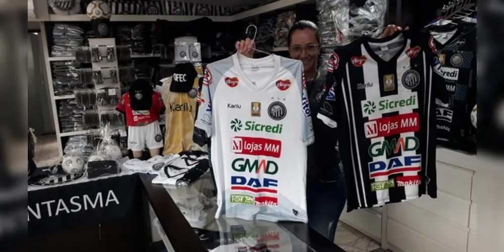 Camisas e calções estão em promoção e o sócio-torcedor por parcelar as compras em 4 vezes sem juros
