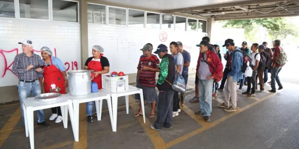 Cerca de 50 pessoas participaram da ação realizada no estacionamento do Restaurante Popular.