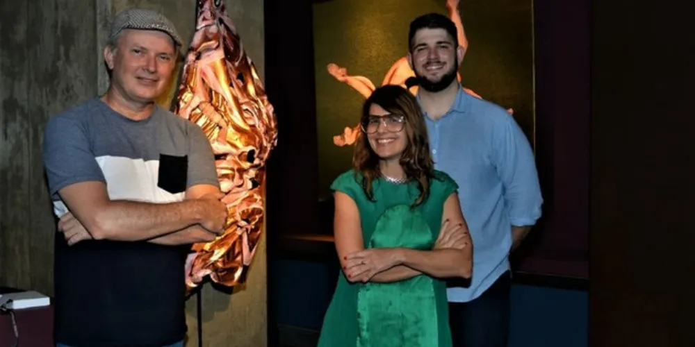 As obras unem a Inteligência Artificial e a arte, com técnicas desenvolvidas especialmente pela artista.