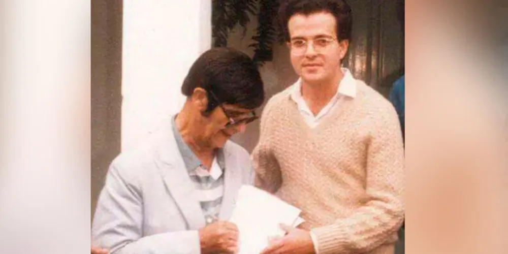Em 1986, ele recebeu a orientação na casa de Chico Xavier para dar continuidade à psicografia. 